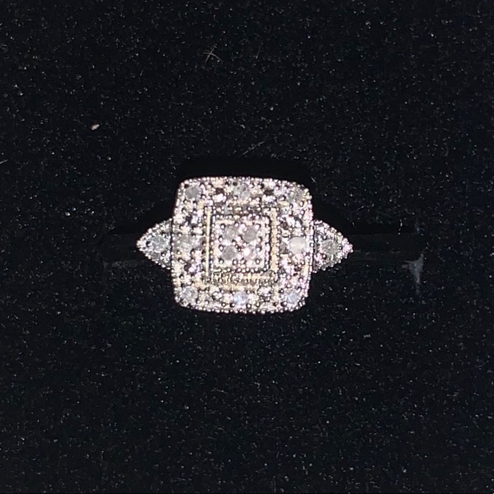 Rhodium/Sterling Silver 0.06ctw Diamond Ring Sz 7 - Picture 3 of 7